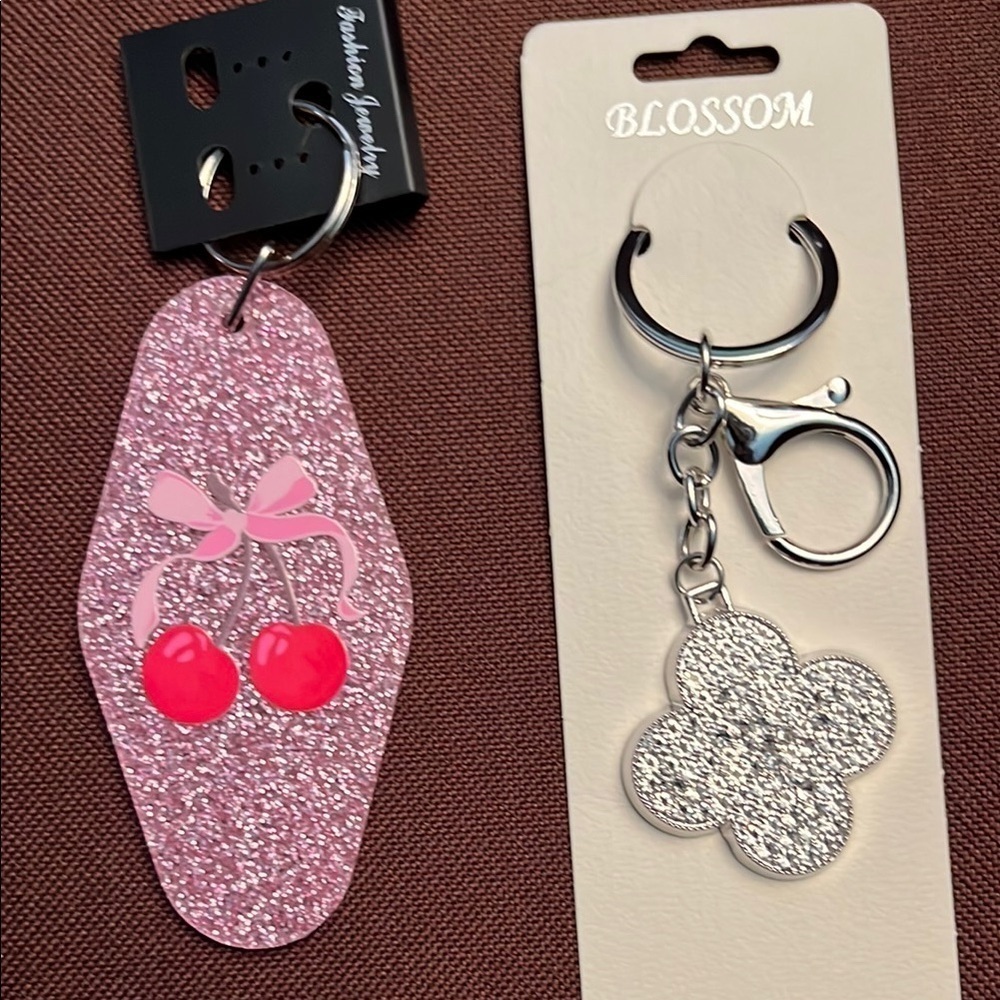 💎🆕 💎 Silver Earrings, Bracelets and Keychain Set - Picture 8 of 12